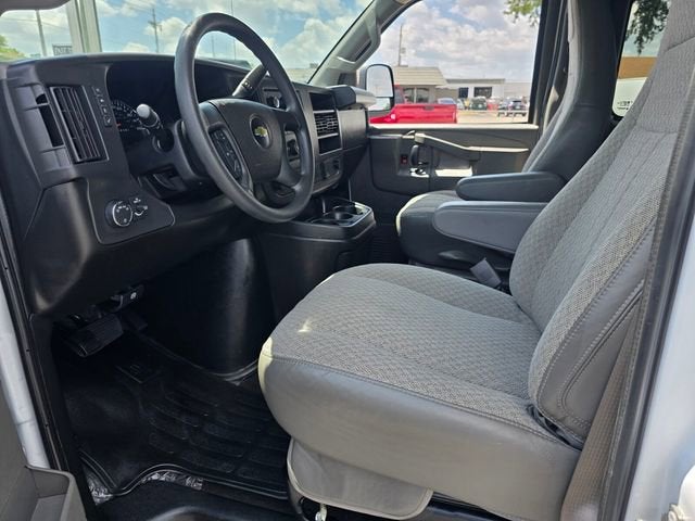 2024 Chevrolet Express Passenger 3500 1LT