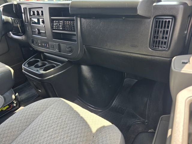 2024 Chevrolet Express Passenger 3500 1LT