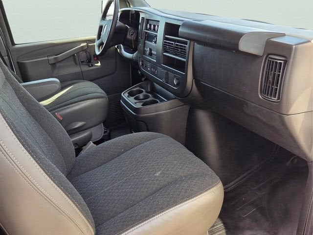 2025 Chevrolet Express Cargo WT