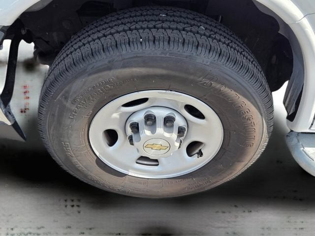 2025 Chevrolet Express Cargo WT