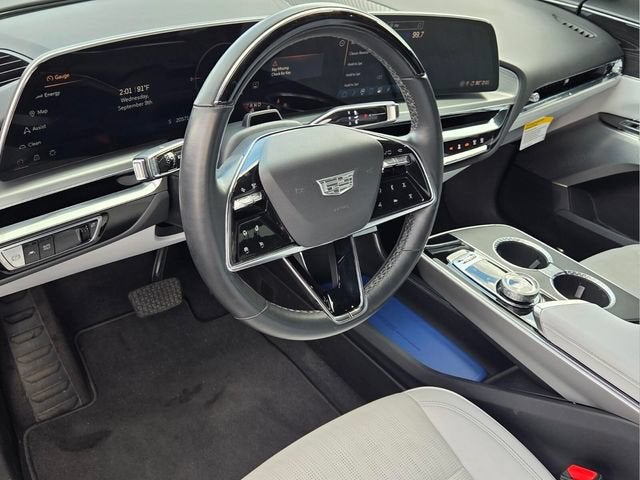 2024 Cadillac LYRIQ Luxury 2