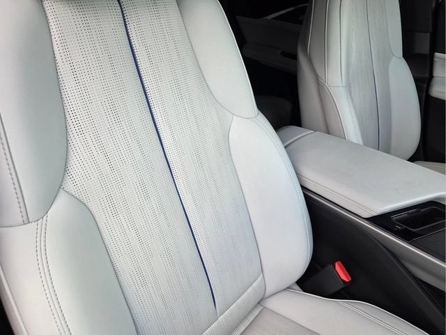 2024 Cadillac LYRIQ Luxury 2