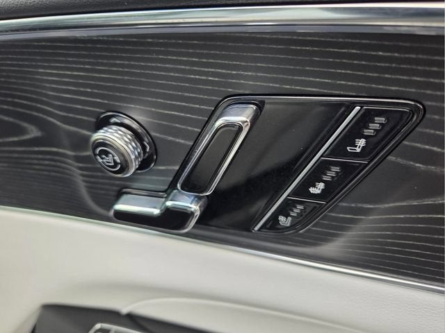 2024 Cadillac LYRIQ Luxury 2