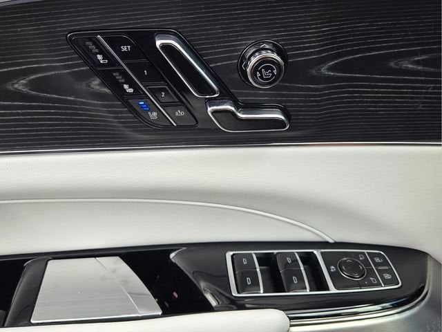 2024 Cadillac LYRIQ Luxury 2