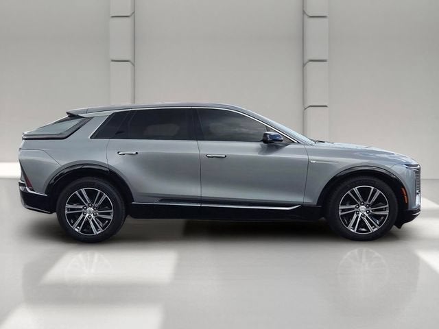 2024 Cadillac LYRIQ Luxury 2