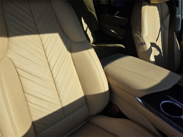 2025 Cadillac ESCALADE IQ Luxury 2