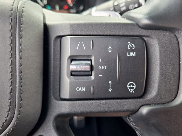 2025 Land Rover Defender V8