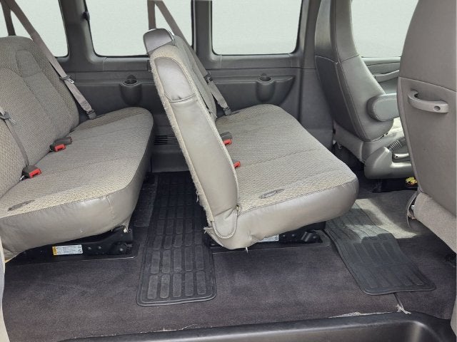2025 Chevrolet Express Passenger 1LT