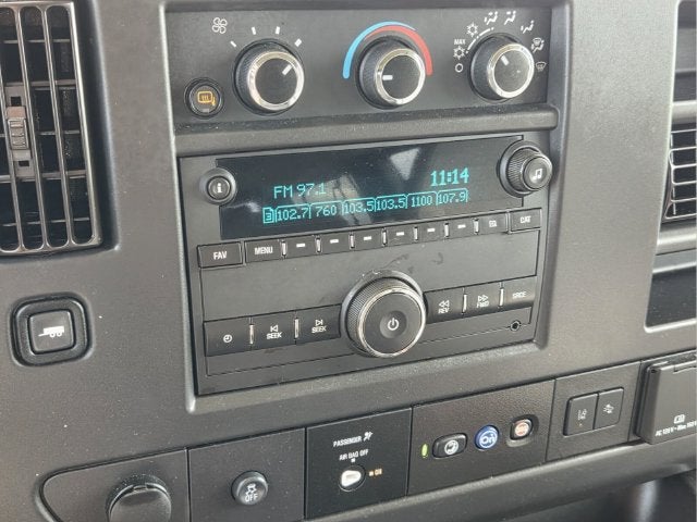 2025 Chevrolet Express Passenger 1LT