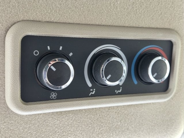 2025 Chevrolet Express Passenger 1LT