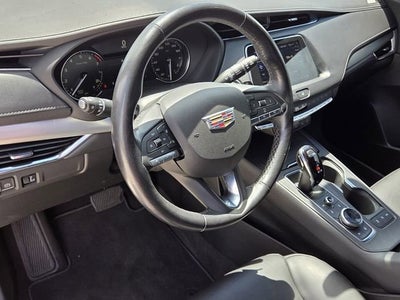 2023 Cadillac XT4 Premium Luxury