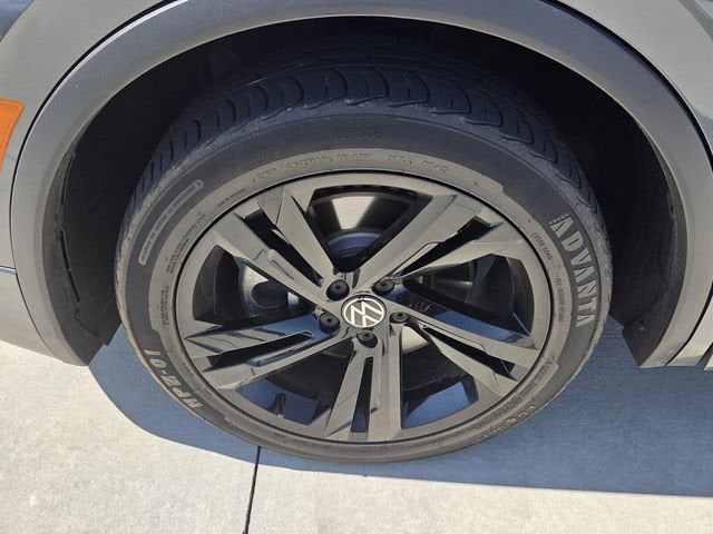 2023 Volkswagen Tiguan SE R-Line Black