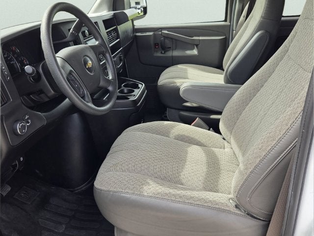 2025 Chevrolet Express Passenger 1LT