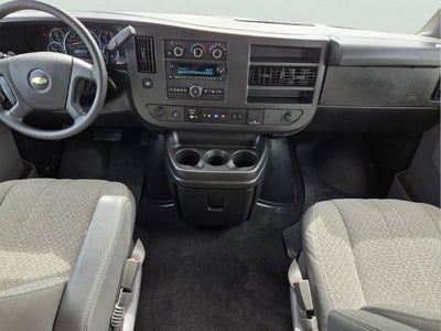 2025 Chevrolet Express Passenger 1LT
