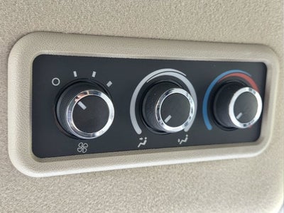 2025 Chevrolet Express Passenger 1LT
