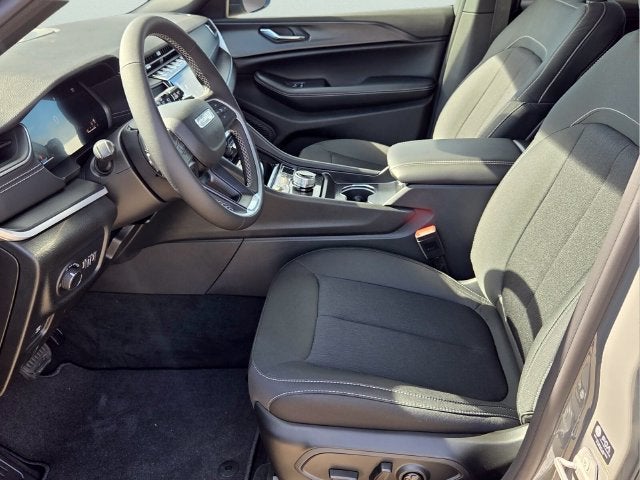 2027 Jeep Grand Cherokee Laredo