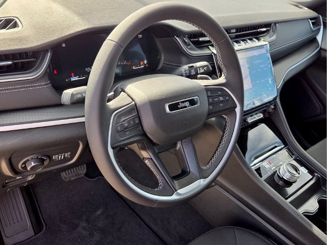 2027 Jeep Grand Cherokee Laredo