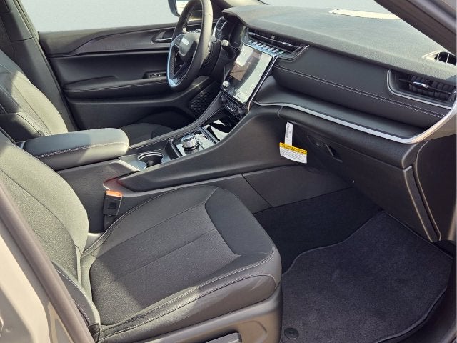 2027 Jeep Grand Cherokee Laredo