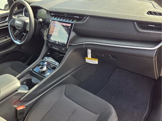 2027 Jeep Grand Cherokee Laredo