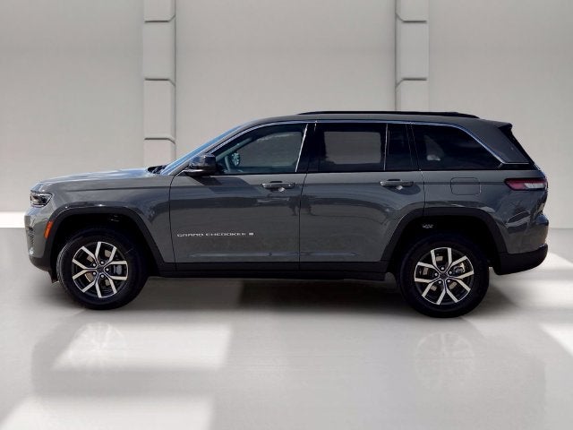 2027 Jeep Grand Cherokee Laredo