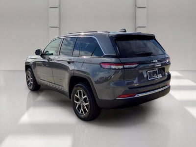2027 Jeep Grand Cherokee Laredo