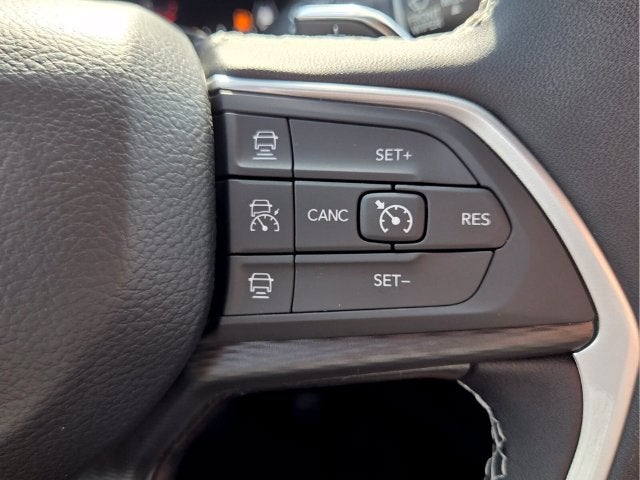 2027 Jeep Grand Cherokee Laredo