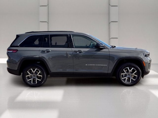 2027 Jeep Grand Cherokee Laredo