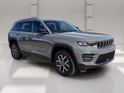 2027 Jeep Grand Cherokee Laredo