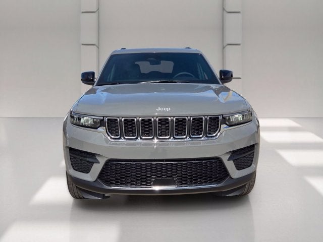 2027 Jeep Grand Cherokee Laredo