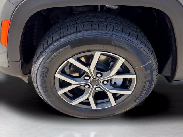 2027 Jeep Grand Cherokee Laredo