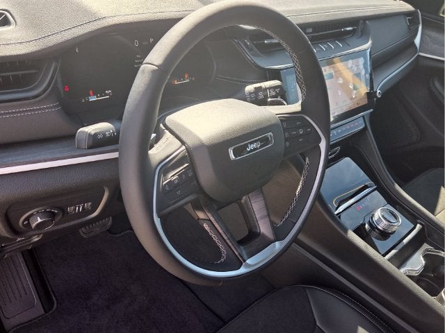 2027 Jeep Grand Cherokee Laredo Altitude