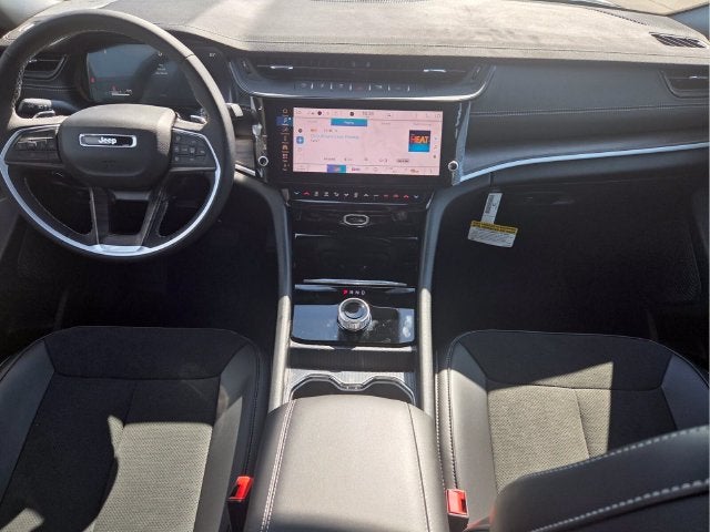 2027 Jeep Grand Cherokee Laredo Altitude
