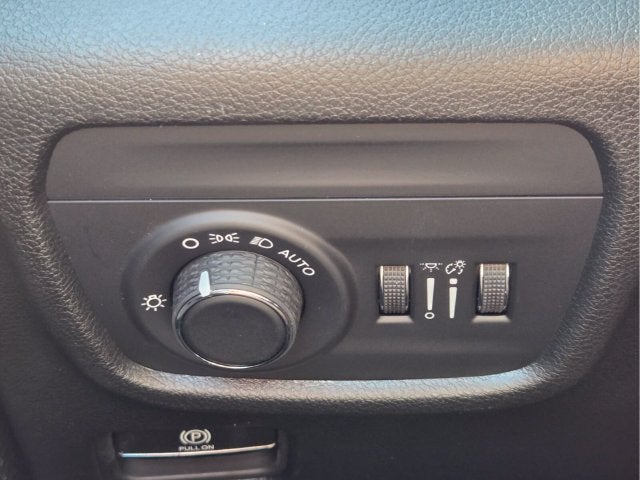 2027 Jeep Grand Cherokee Laredo Altitude
