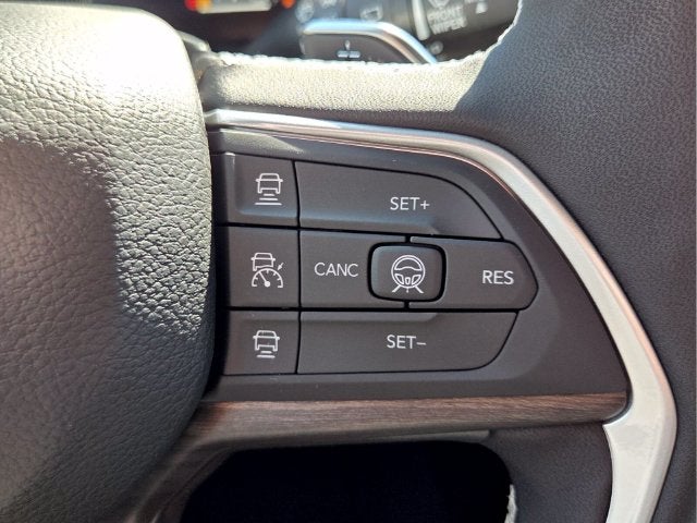 2027 Jeep Grand Cherokee Laredo Altitude