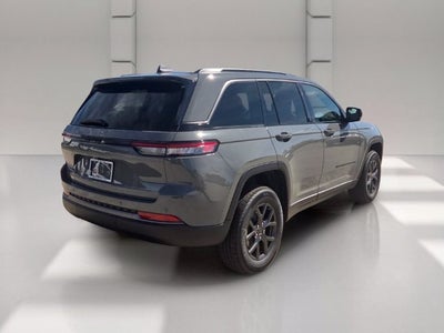 2027 Jeep Grand Cherokee Laredo Altitude