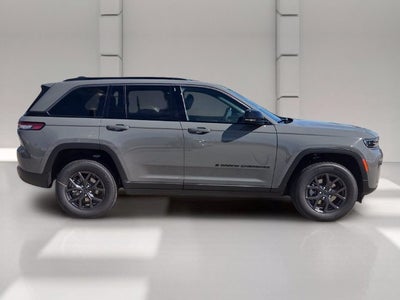 2027 Jeep Grand Cherokee Laredo Altitude