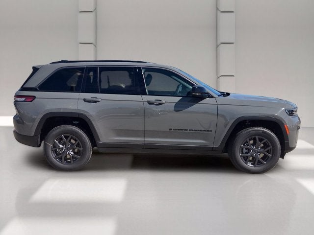 2027 Jeep Grand Cherokee Laredo Altitude