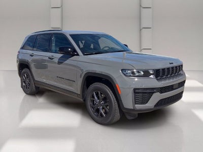 2027 Jeep Grand Cherokee Laredo Altitude