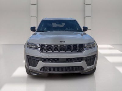 2027 Jeep Grand Cherokee Laredo Altitude
