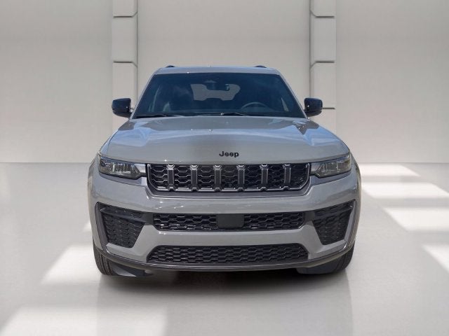 2027 Jeep Grand Cherokee Laredo Altitude