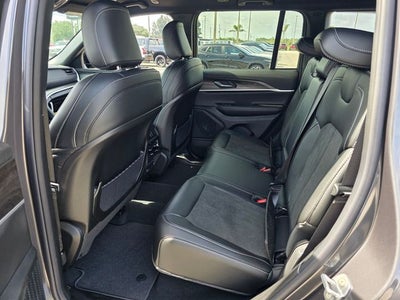 2026 Jeep Grand Cherokee Laredo Altitude