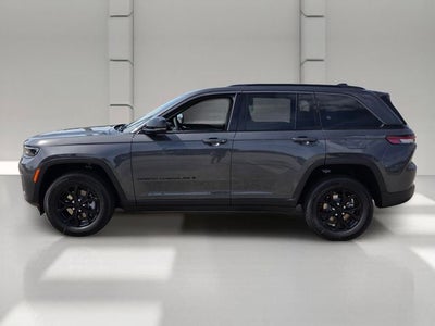 2026 Jeep Grand Cherokee Laredo Altitude