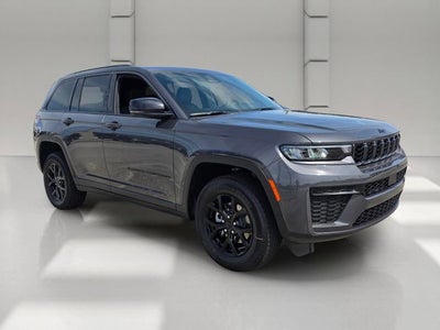 2026 Jeep Grand Cherokee Laredo Altitude