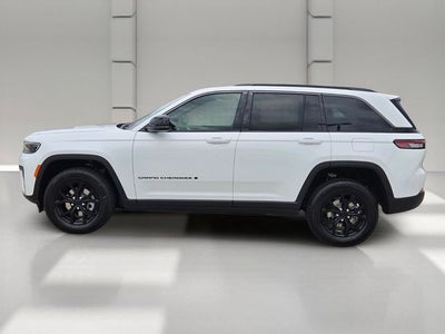 2026 Jeep Grand Cherokee Laredo Altitude
