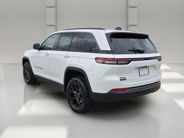 2026 Jeep Grand Cherokee Laredo Altitude