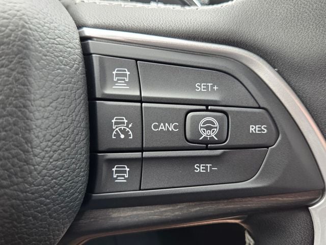 2026 Jeep Grand Cherokee Laredo Altitude
