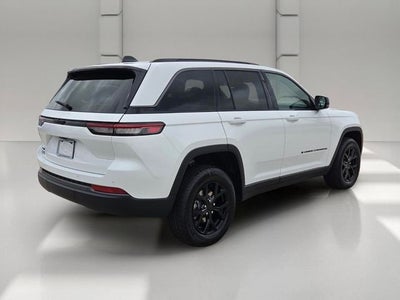 2026 Jeep Grand Cherokee Laredo Altitude