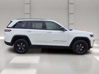 2026 Jeep Grand Cherokee Laredo Altitude
