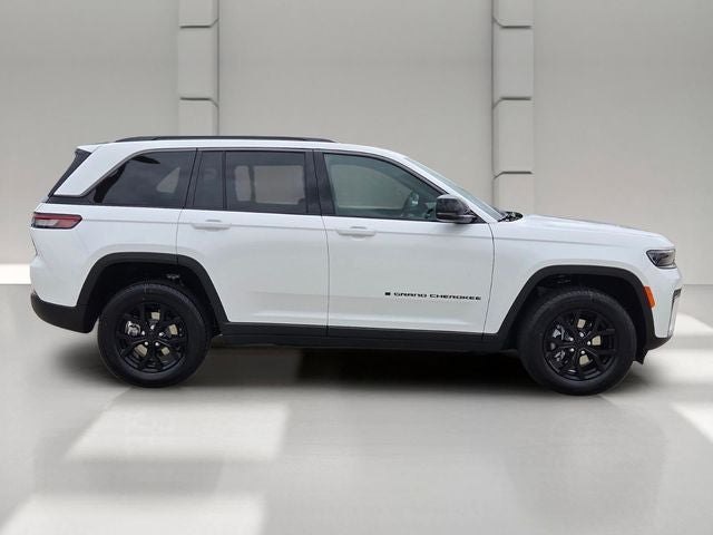2026 Jeep Grand Cherokee Laredo Altitude