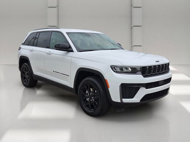 2026 Jeep Grand Cherokee Laredo Altitude